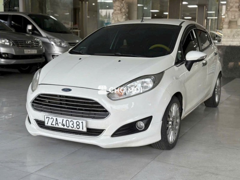 Ford Fiesta Trắng 5 chỗ
