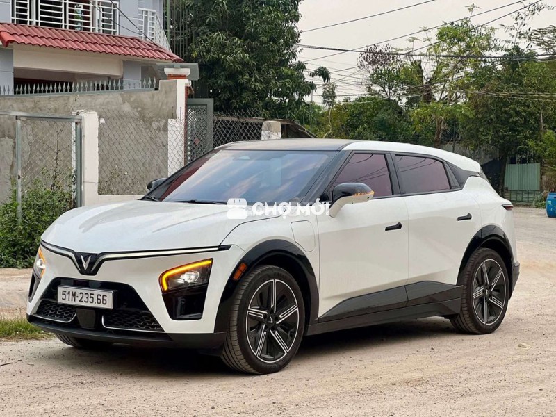 VinFast VF7 Plus 2025 Trắng