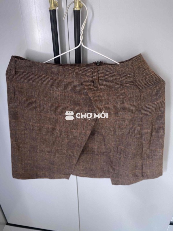 Chân váy Nữ kẻ sọc Nâu Rất mới