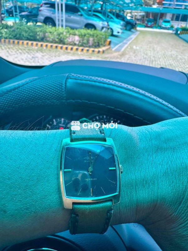 Talis 29mm Tank swiss made Metal bezel