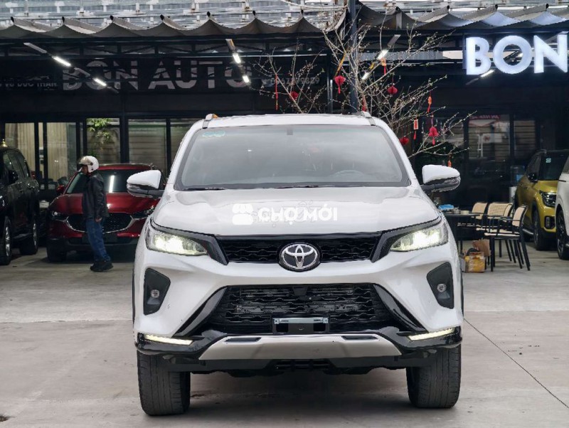 Toyota Fortuner 2022 Legender Trắng