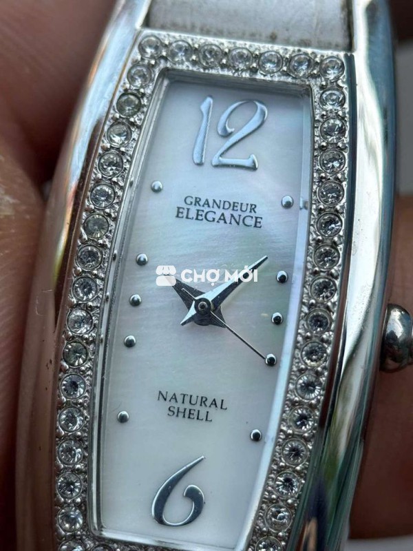 Đồng hồ Grandeur Elegance tanh mặt xà cừ óng ánh