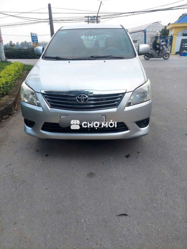 Toyota Innova 7 chỗ Bạc