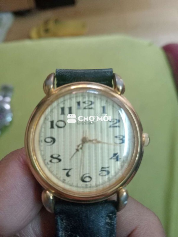 Đồng hồ Guess Nam nữ dây da Vàng