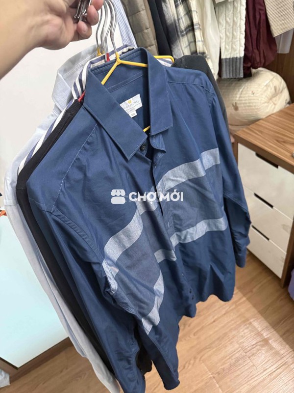 Thanh lý áo sơ mi còn rất mới