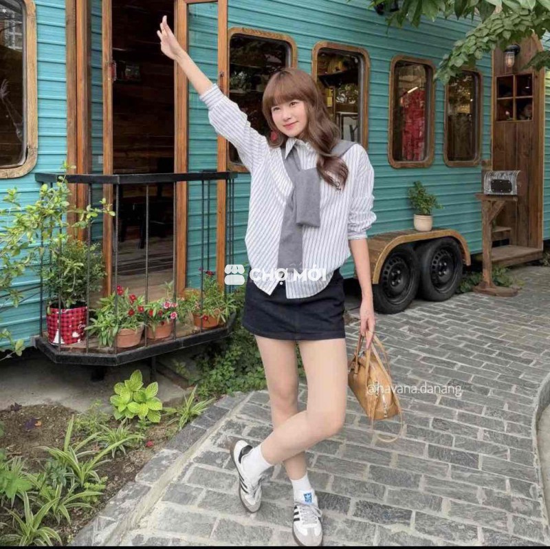 Áo sơ mi nữ kẻ sọc thêu chữ