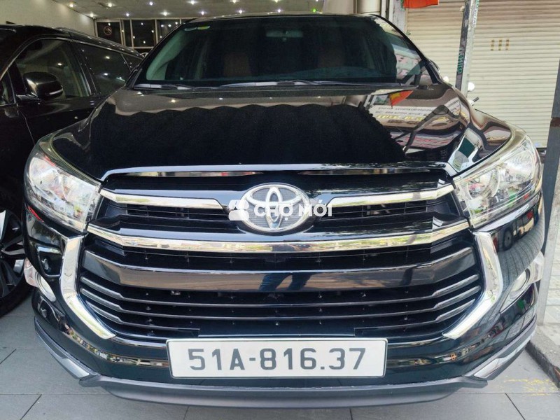 Toyota Innova Venture Đen Gia Đình 2019