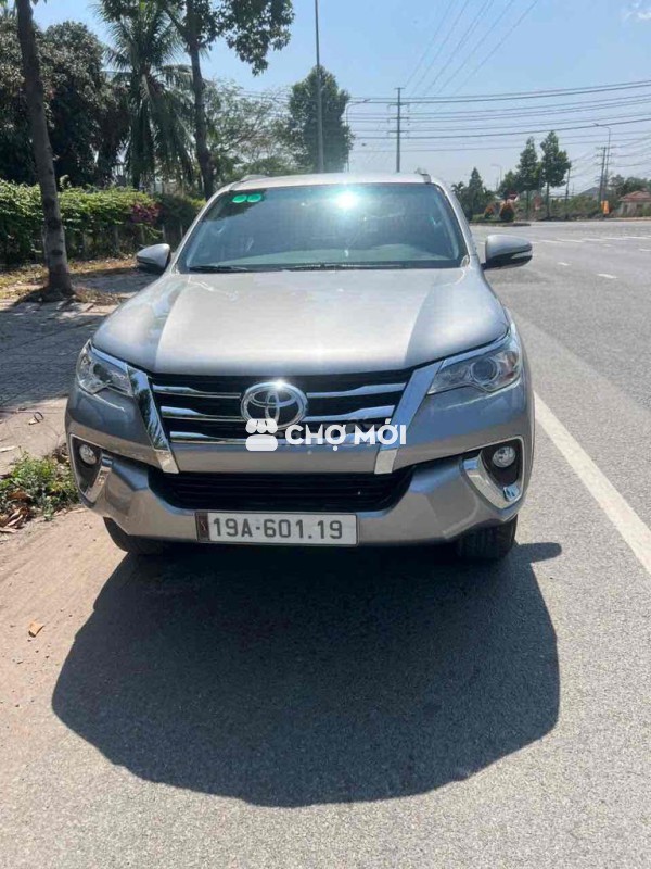 Toyota Fortuner Bạc 7 chỗ
