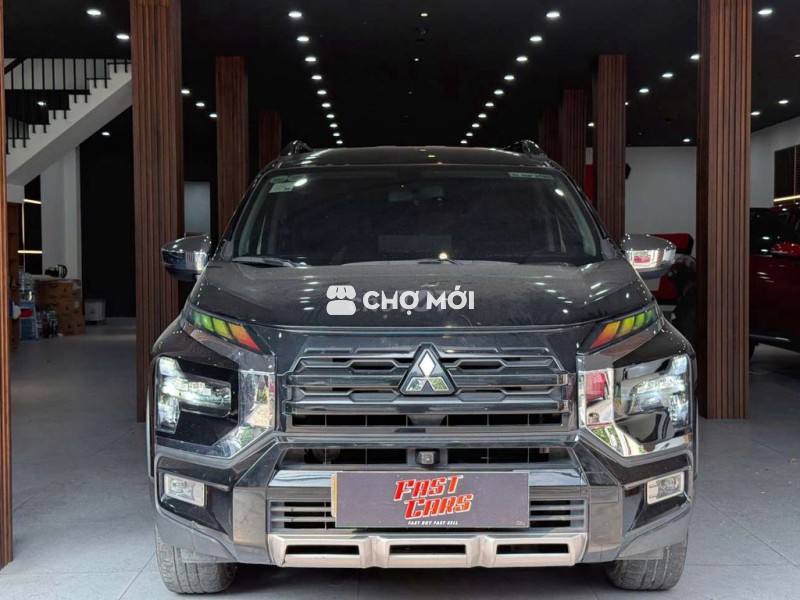 Mitsubishi Xpander Cross 2024 1.5L, màu đen,6v8