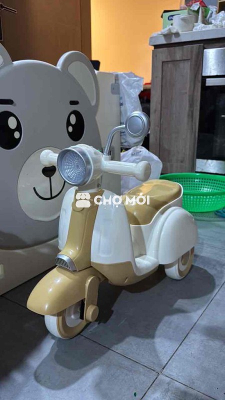 Xe chòi chân quà tặng Huggies