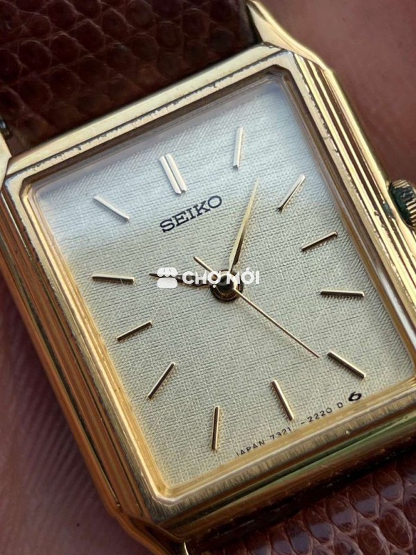Đồng hồ Seiko tank vàng vân sớ lụa cổ điển tinh tế