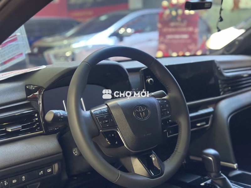 Toyota Camry 2.0Q Đen 9.000 km