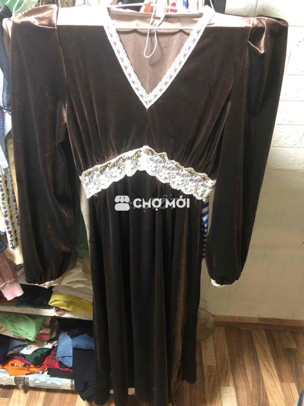 Váy nữ nhung tay phồng ren