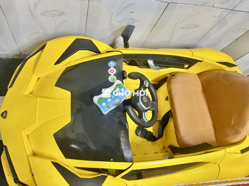 Ô tô điện Lamborghini Vàng