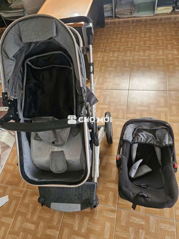 Xe nôi 2 chiều, có ghế lắp lên oto