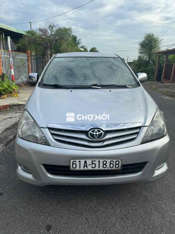 Toyota Innova 2011 G - 140 km