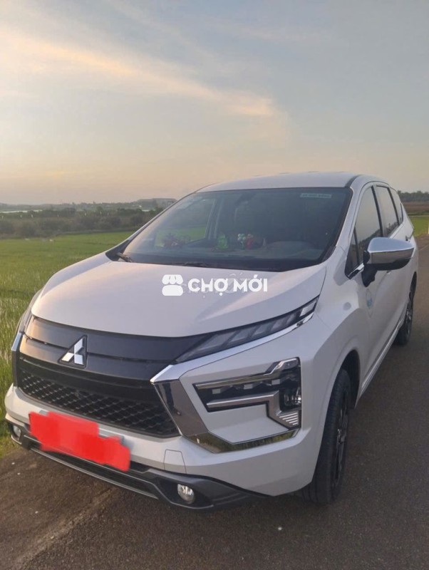 Mitsubishi Xpander Trắng 7 chỗ