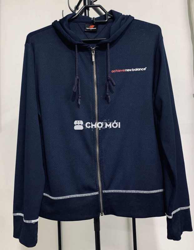 Áo khoác nữ NB chính hãng 100%. Size L. Mới 99%