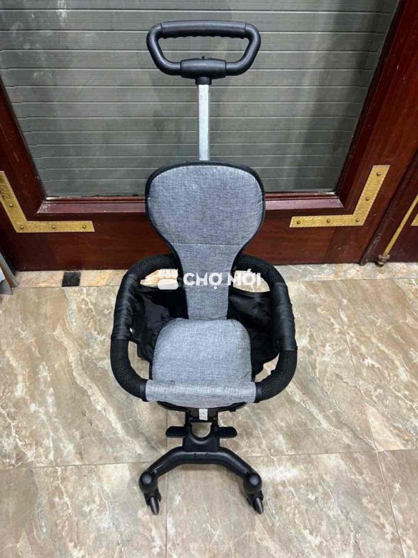 Xe đẩy em bé gấp gọn