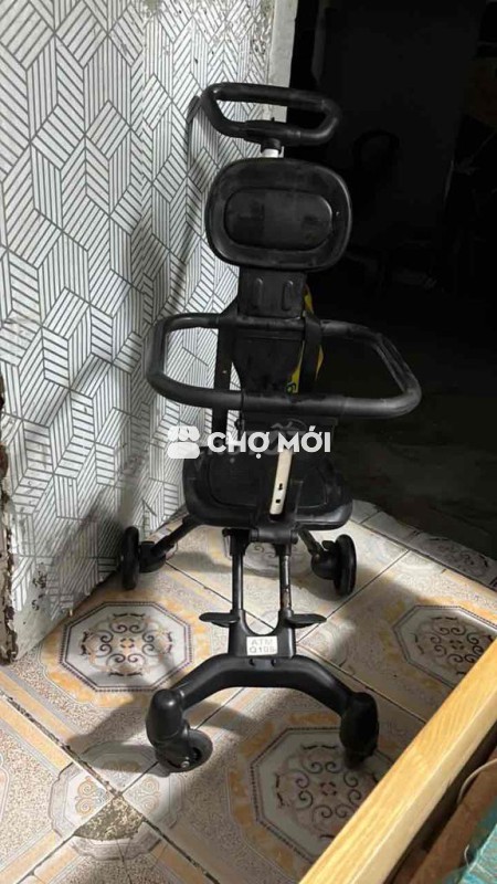 Xe đẩy em bé Đen