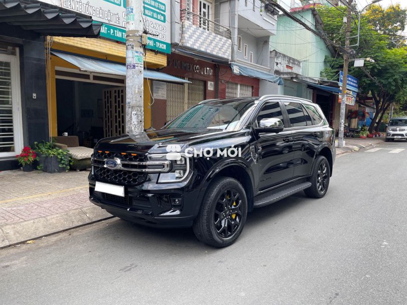 Ford Everest Titanium Đen