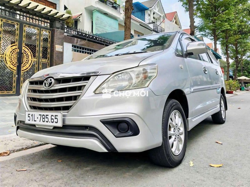 Toyota Innova 2.0E model 2015 xe gia đình sử dụng