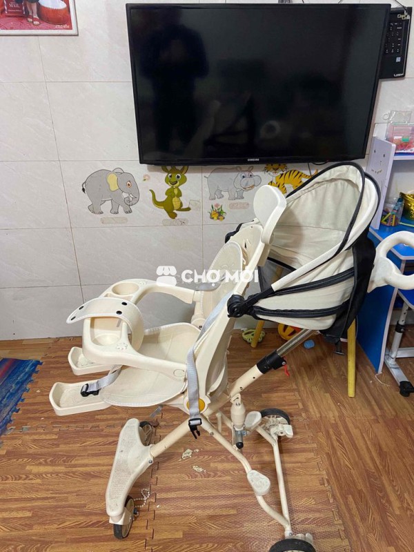 Xe đẩy em bé gấp gọn