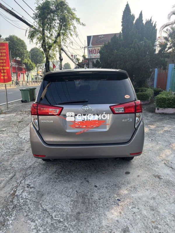 Toyota Innova 2018 E 92000 km Xám