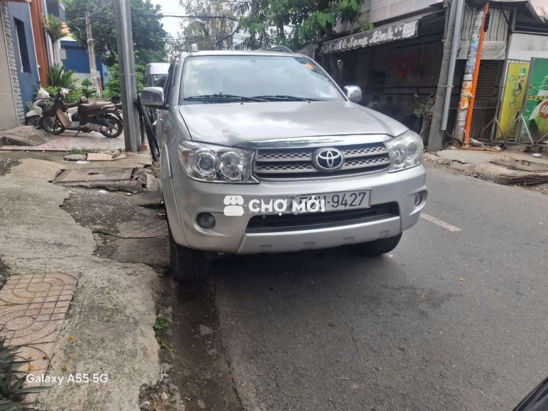 Toyota Fortuner 8 chỗ Xăng Bạc