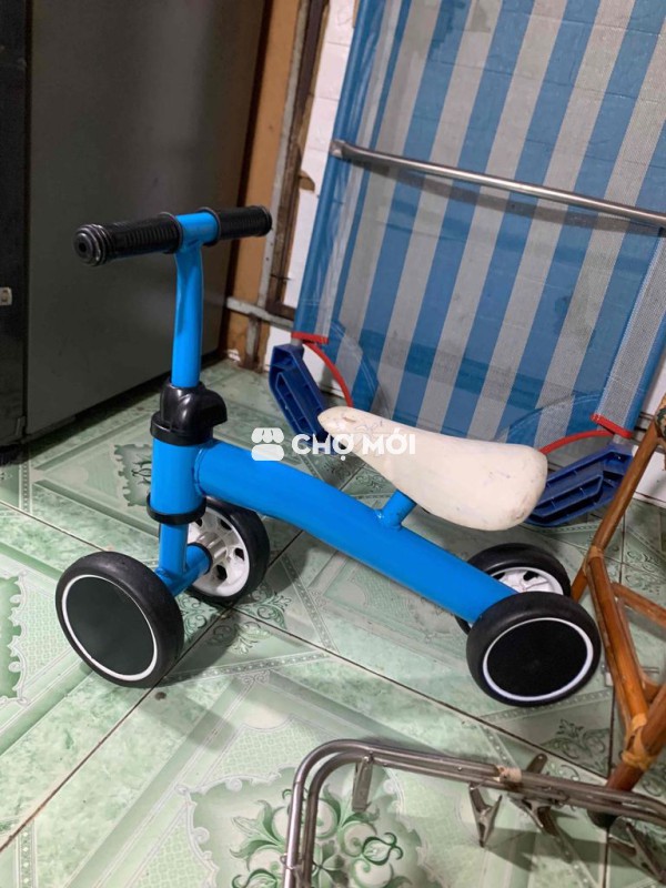 Xe chòi chân trẻ em+giường cho bé còn đẹp