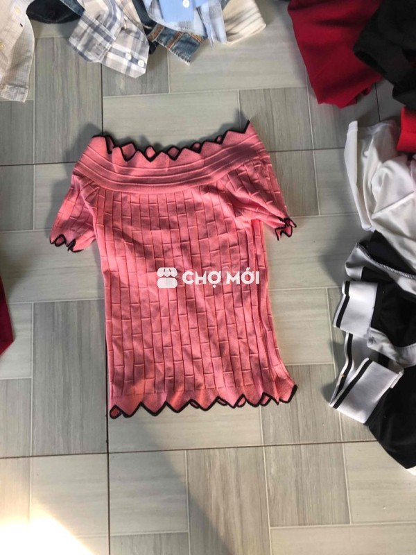 Áo thun nữ trễ vai ôm body size L