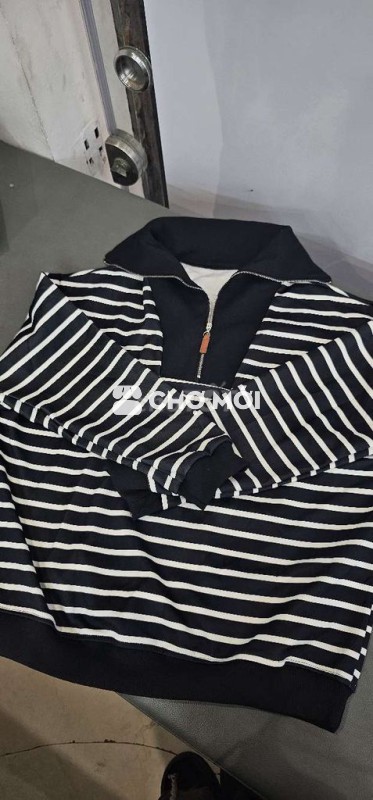 Áo nam nữ sọc đen trắng