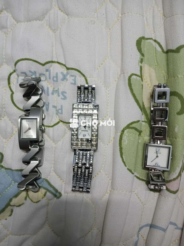 Đồng hồ đeo tay nữ kim loại