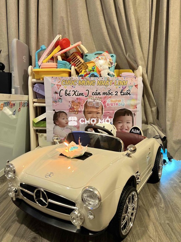 Ô tô đồ chơi Mercedes-Benz Trắng kem