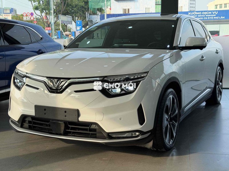 VinFast VF8 Plus 2022 màu Trắng