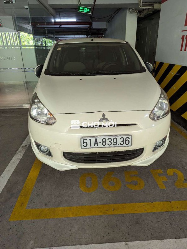Mitsubishi Mirage Trắng 3000 km