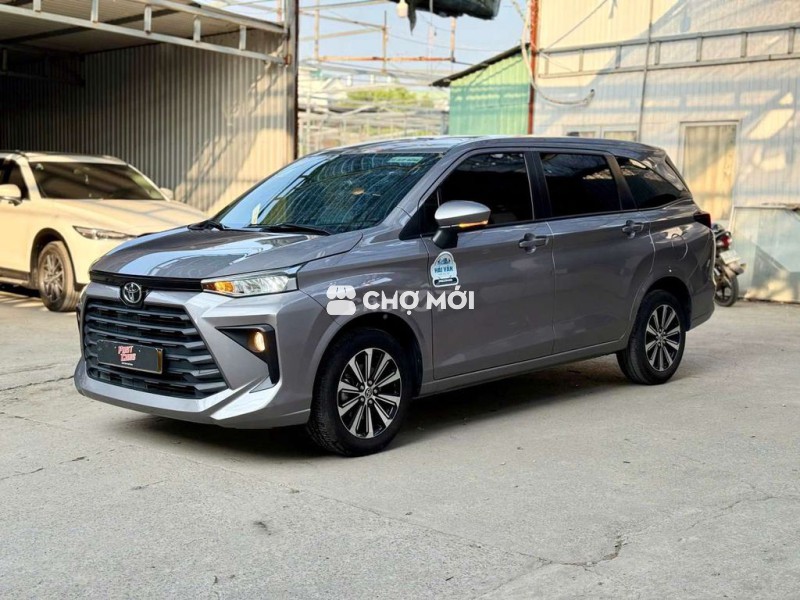 Toyota Avanza Premio 2024 1.5CVT, màu xám,8v6 km