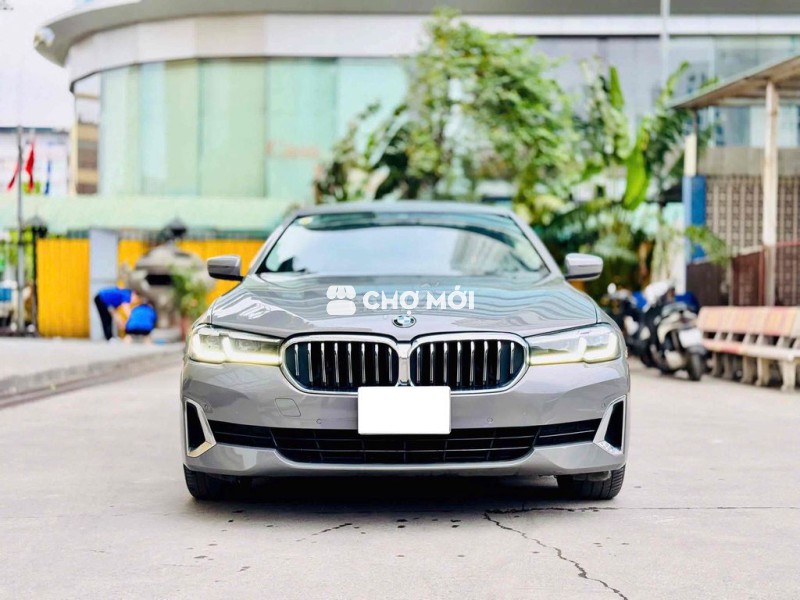 BMW 520i Luxury Line 2021 xám xi măng siêu đẹp