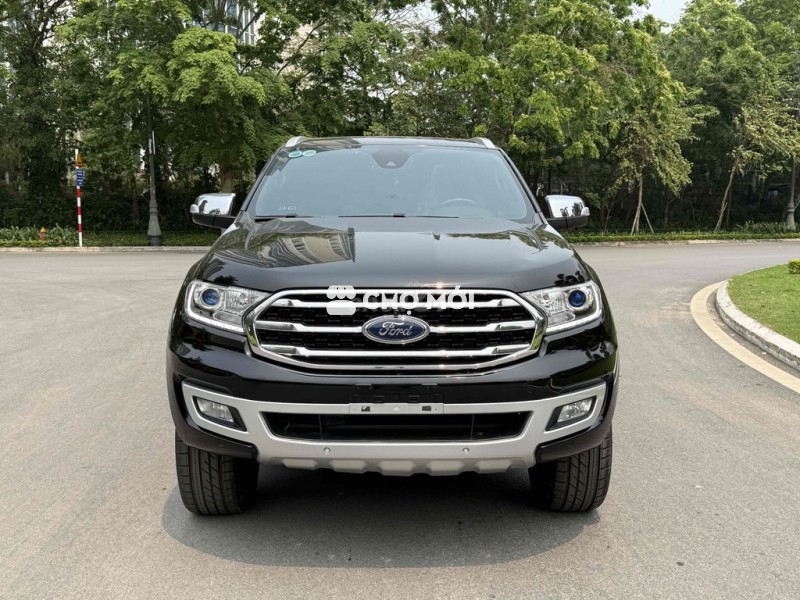 CẦN BÁN FORD EVEREST 4x4 TITANMIUM RẤT MỚI