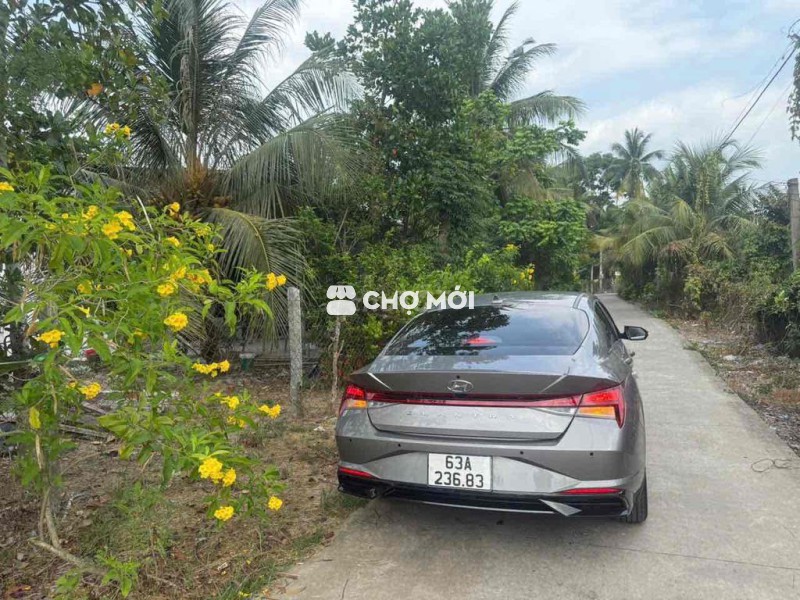 Hyundai Elantra 1.6 TB đặc biệt đi 3.200 km