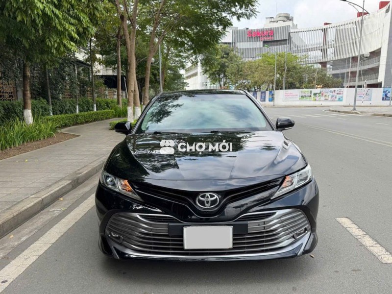 Toyota Camry 2020 2.0G Đen 8 vạn km
