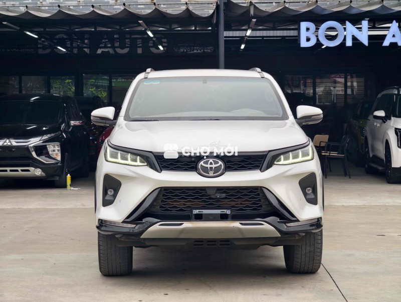 Toyota Fortuner 2022 Legender 2.4 4x2 AT - Trắng