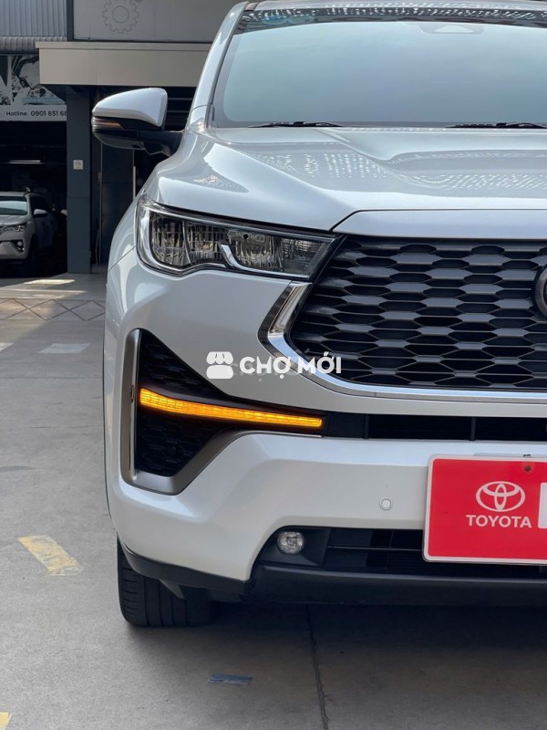 Toyota Innova Cross Hybrid 2023 Đen