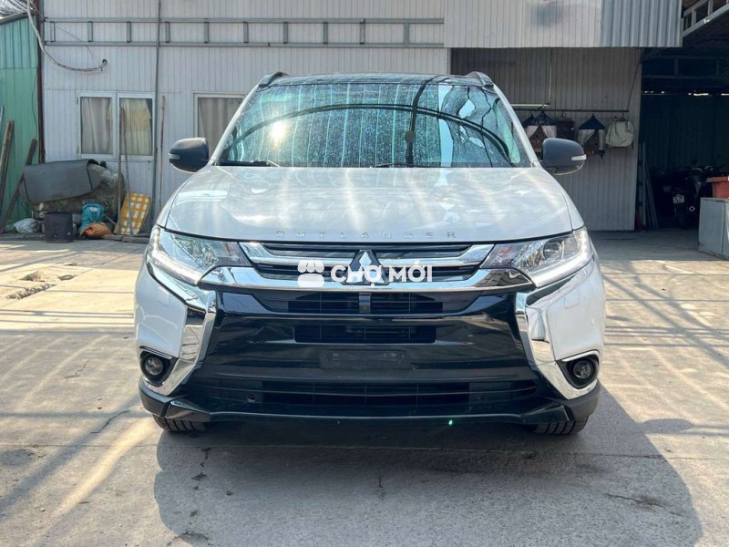 Mitsubishi Outlander 2019 Premium 2.0,màu trắng,5v