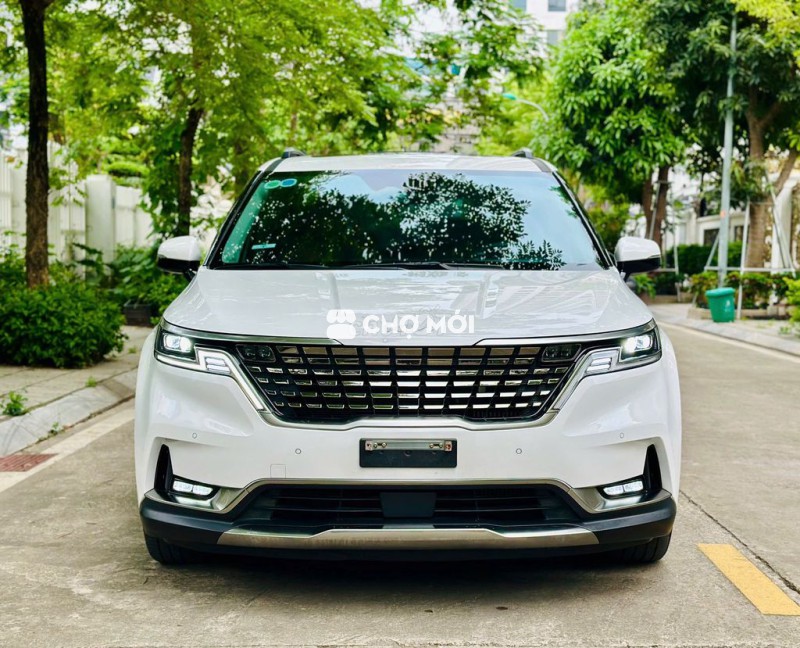 Kia Carnival Signature Trắng 7 chỗ