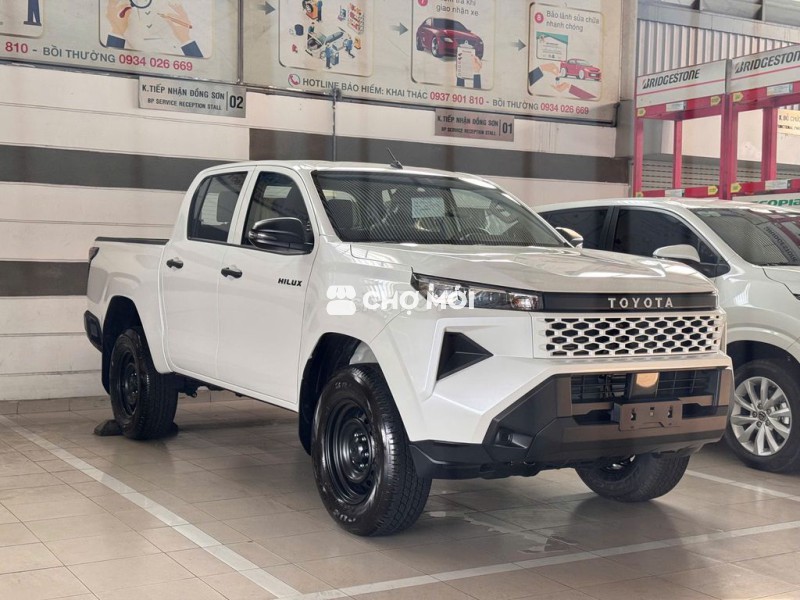 Toyota Hilux 2026 2.8MT Trắng ngọc