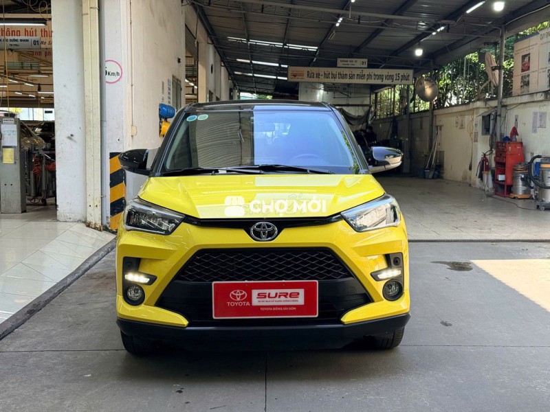 Toyota Raize 2024 Vàng đen 5814 km