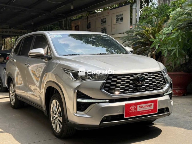 INNOVA CROSS HYBRID 2024- 11.000km- TT 270tr