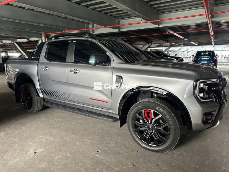 Ford Ranger Stormtrak 2025 4x4, vay Ngân Hàng 75%