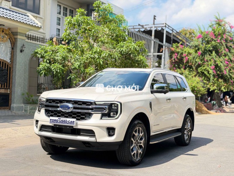 Ford Everest Titanium 2025 4x4 lướt 5.000km